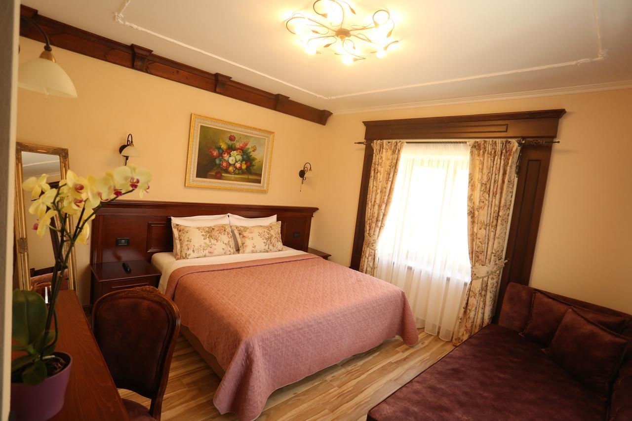 Vila Dante Boutique Hotel Tushemisht ภายนอก รูปภาพ