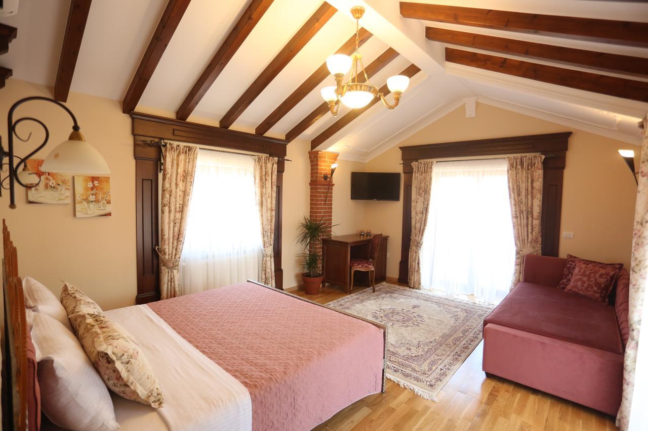 Vila Dante Boutique Hotel Tushemisht ภายนอก รูปภาพ