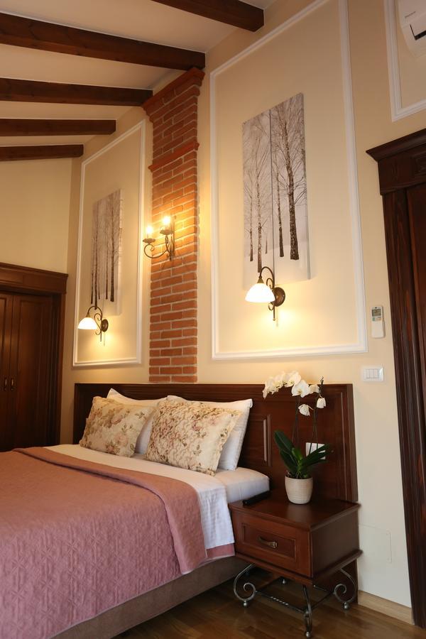 Vila Dante Boutique Hotel Tushemisht ภายนอก รูปภาพ