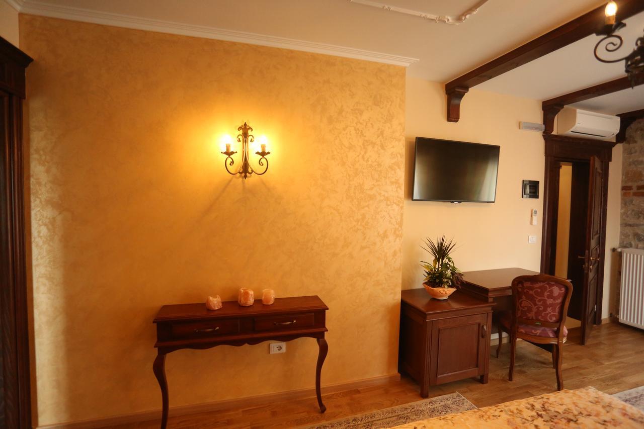 Vila Dante Boutique Hotel Tushemisht ภายนอก รูปภาพ
