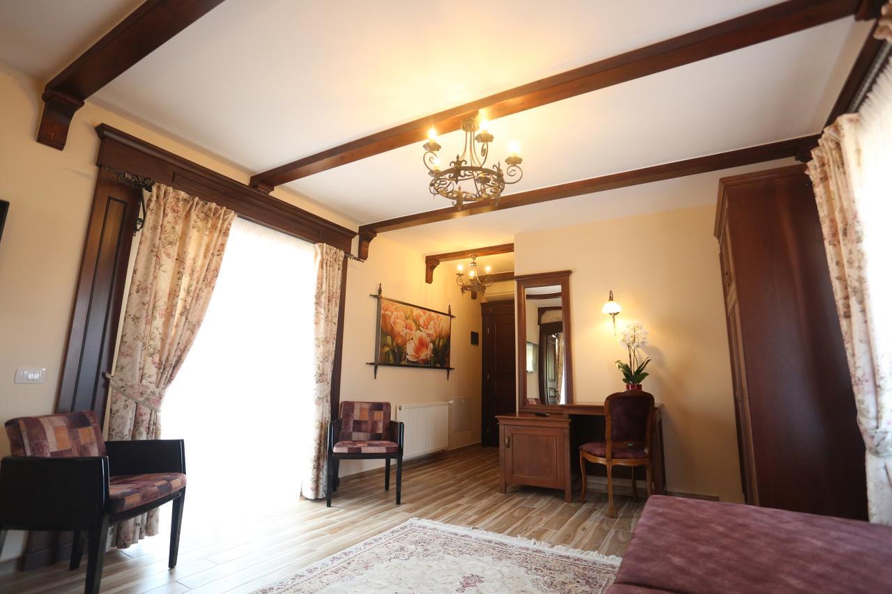 Vila Dante Boutique Hotel Tushemisht ภายนอก รูปภาพ
