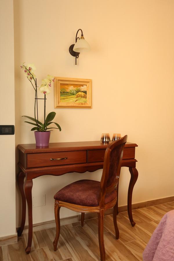 Vila Dante Boutique Hotel Tushemisht ภายนอก รูปภาพ