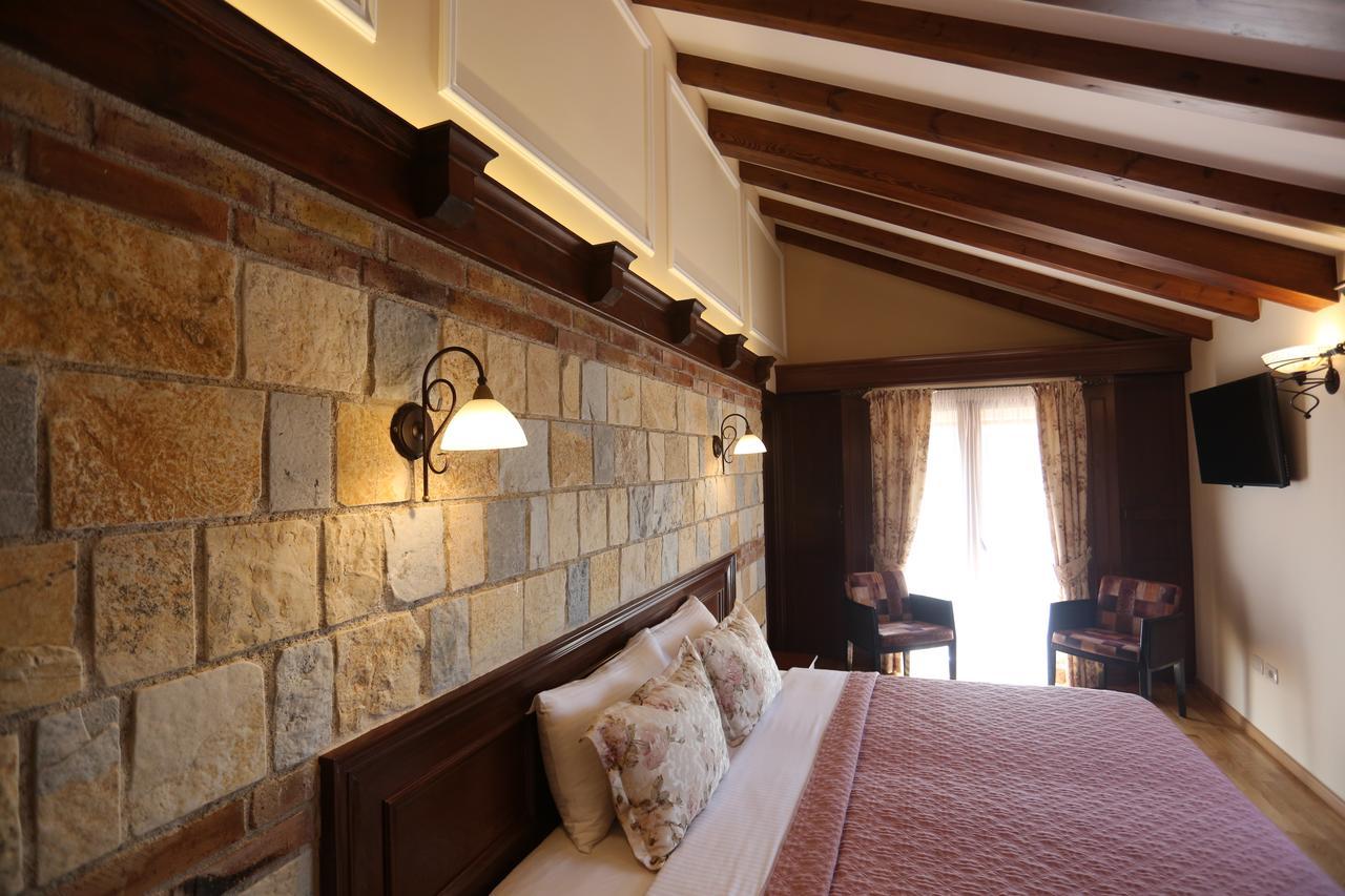 Vila Dante Boutique Hotel Tushemisht ภายนอก รูปภาพ