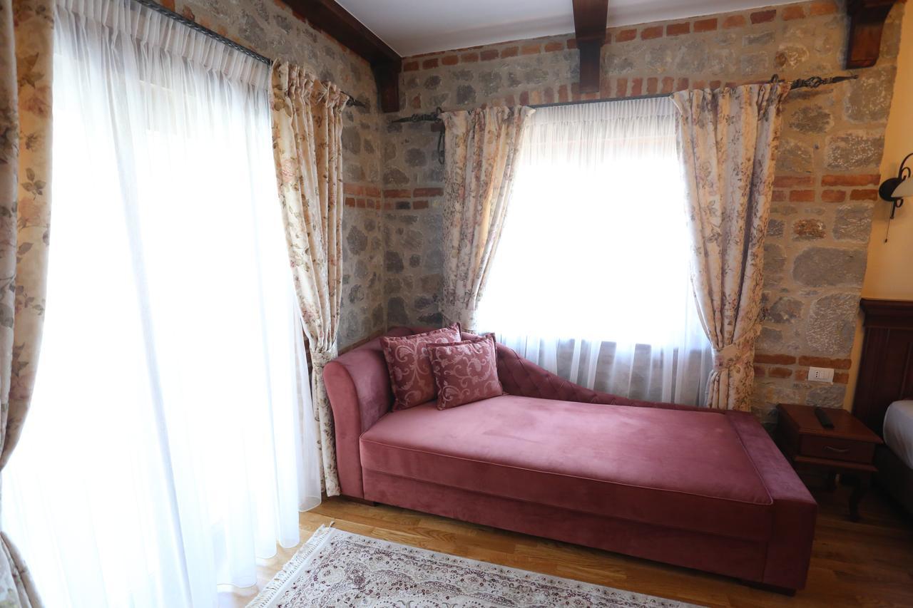 Vila Dante Boutique Hotel Tushemisht ภายนอก รูปภาพ
