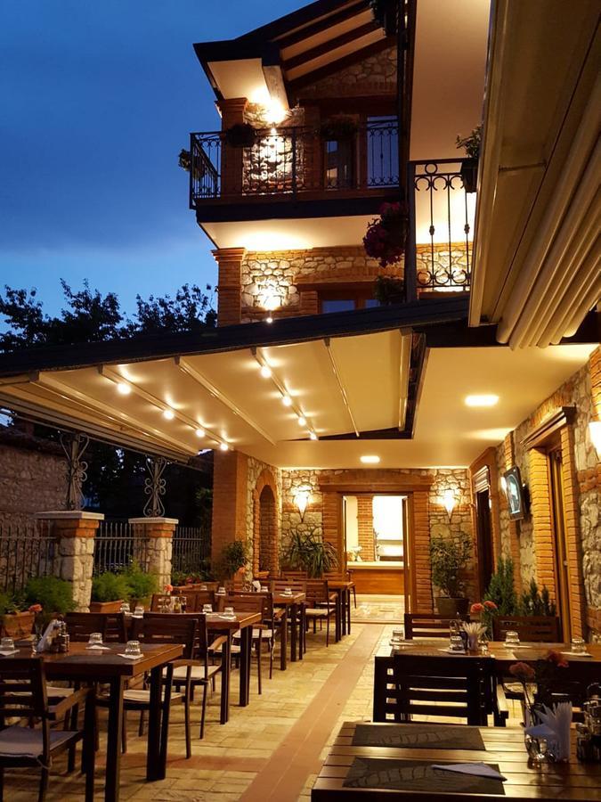 Vila Dante Boutique Hotel Tushemisht ภายนอก รูปภาพ