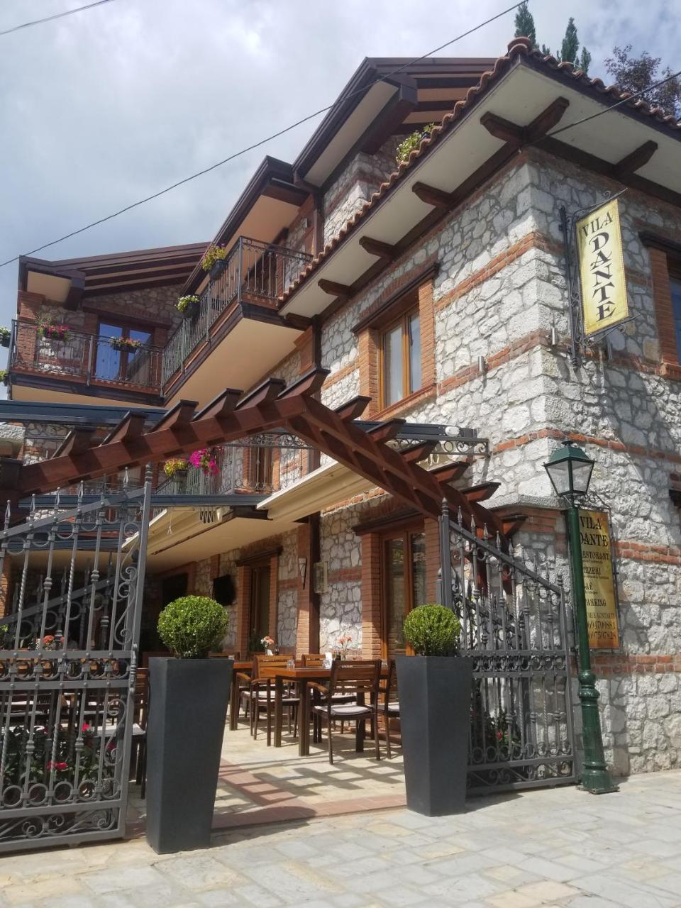 Vila Dante Boutique Hotel Tushemisht ภายนอก รูปภาพ